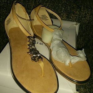 Tan/Natural sandals